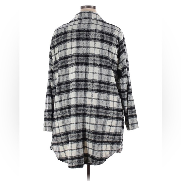 Fall Jacket/Shacket 🍂🍁 - Picture 2 of 2